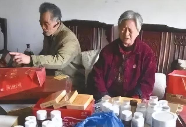 演9个专家3年诈骗80亿她的下场如何？麻将胡了2试玩网站“神医”刘洪斌：一人(图1)